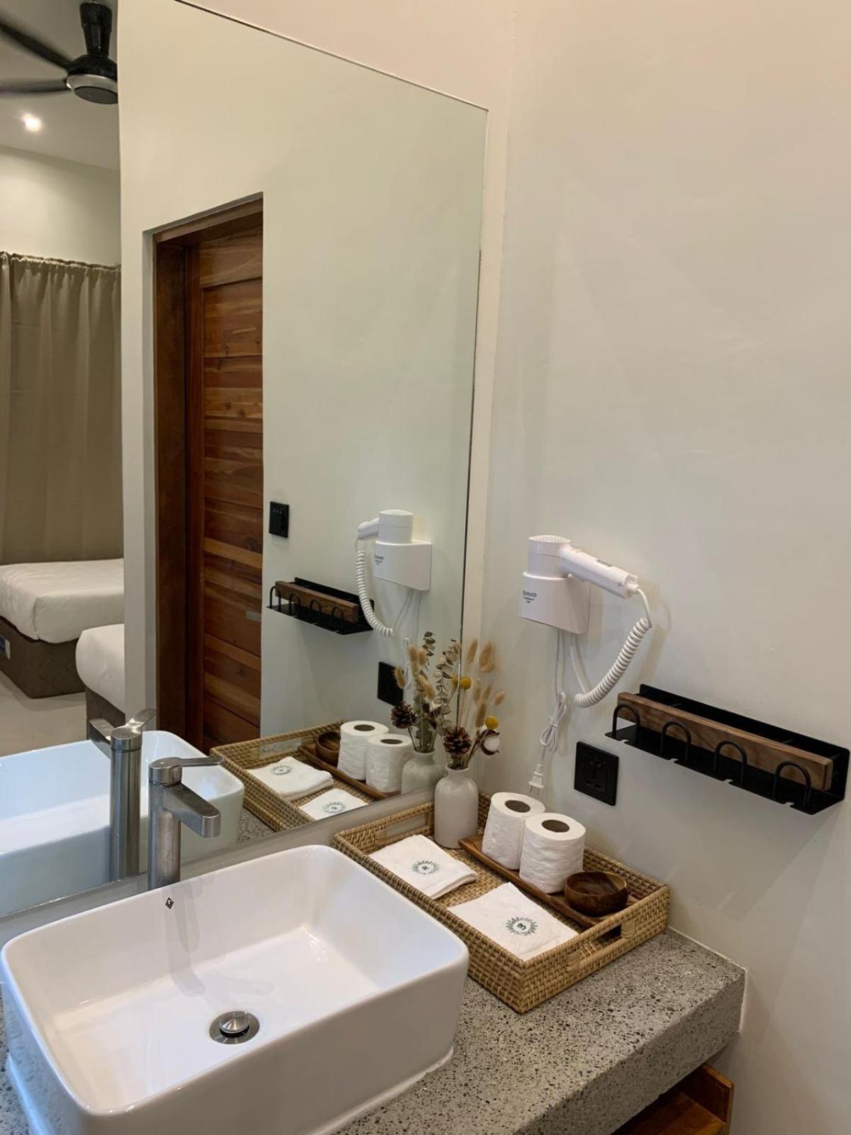 Bahandi Hotel Хенерал Луна Екстериор снимка